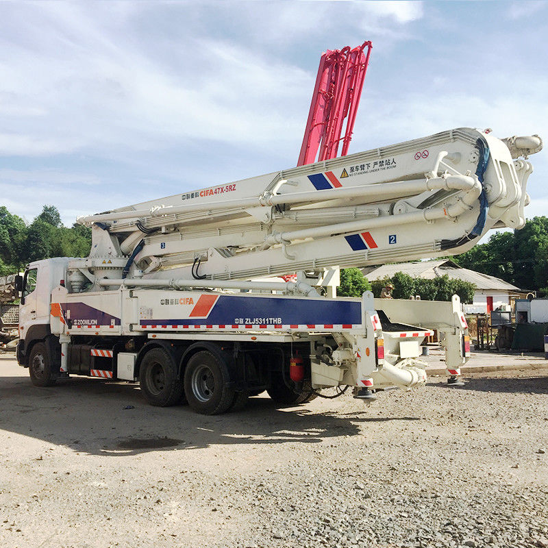 HINO 700 47m कंक्रीट बूम पंप ट्रक निर्माण के लिए 382KW घुड़सवार: