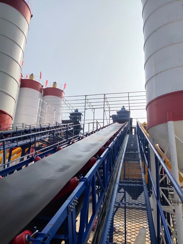 90m3 / H HZS90 कंक्रीट बैचिंग प्लांट ड्राई ऑटोमैटिक कंट्रोल सिस्टम