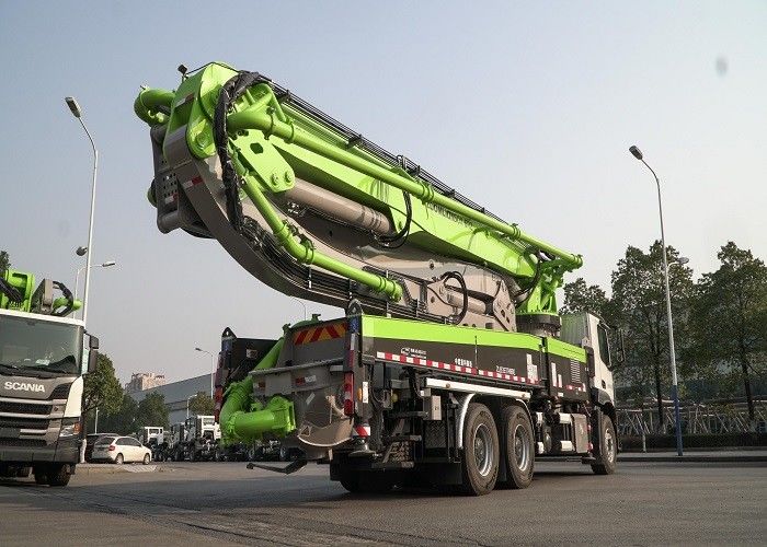 आईएसओ प्रमाणित 49 मीटर बिग कंक्रीट पंप ट्रक, 3 एक्सल ट्रक वाइड वर्क रेंज: