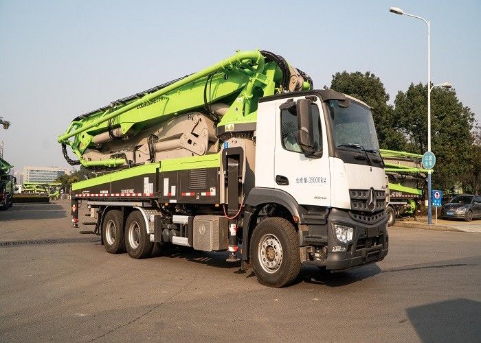आईएसओ प्रमाणित 49 मीटर बिग कंक्रीट पंप ट्रक, 3 एक्सल ट्रक वाइड वर्क रेंज: