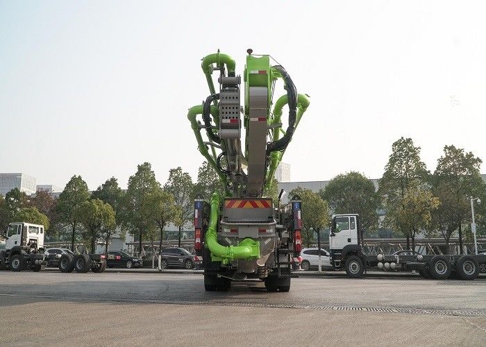 आईएसओ प्रमाणित 49 मीटर बिग कंक्रीट पंप ट्रक, 3 एक्सल ट्रक वाइड वर्क रेंज: