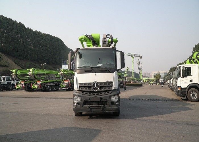 आईएसओ प्रमाणित 49 मीटर बिग कंक्रीट पंप ट्रक, 3 एक्सल ट्रक वाइड वर्क रेंज: