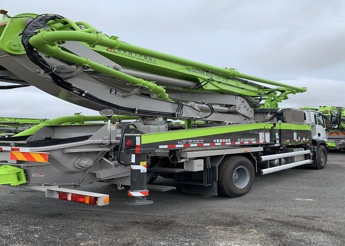 SINOTRUK 37m न्यू कंक्रीट पंप ट्रक, 2 एक्सल ट्रक यूरो 6 उत्सर्जन: