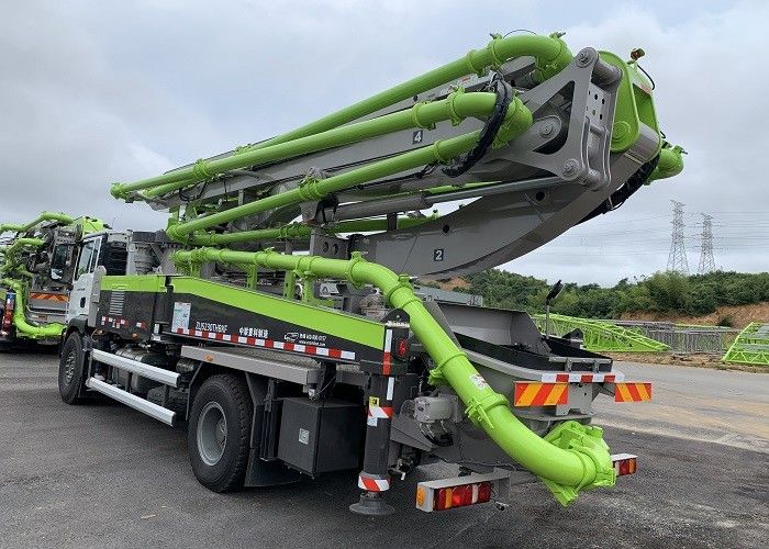 SINOTRUK 37m न्यू कंक्रीट पंप ट्रक, 2 एक्सल ट्रक यूरो 6 उत्सर्जन: