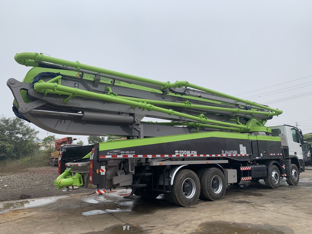 56 मीटर रीमैन्युफैक्चर्ड ट्रक जूमलियन ने चार एक्सल एक्ट्रोस 4141 सीमेंट ट्रक का इस्तेमाल किया