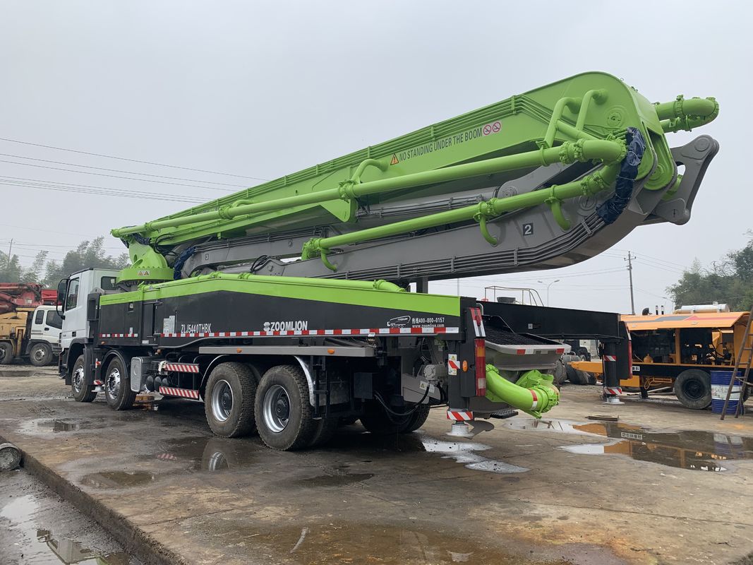 56 मीटर रीमैन्युफैक्चर्ड ट्रक जूमलियन ने चार एक्सल एक्ट्रोस 4141 सीमेंट ट्रक का इस्तेमाल किया