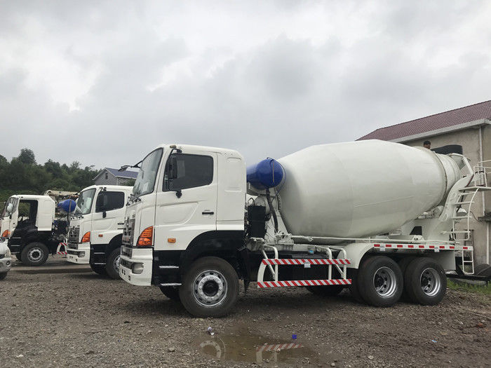 प्रयुक्त Hino 700 सेकेंड हैंड कंक्रीट मिक्सर ट्रक 10m3