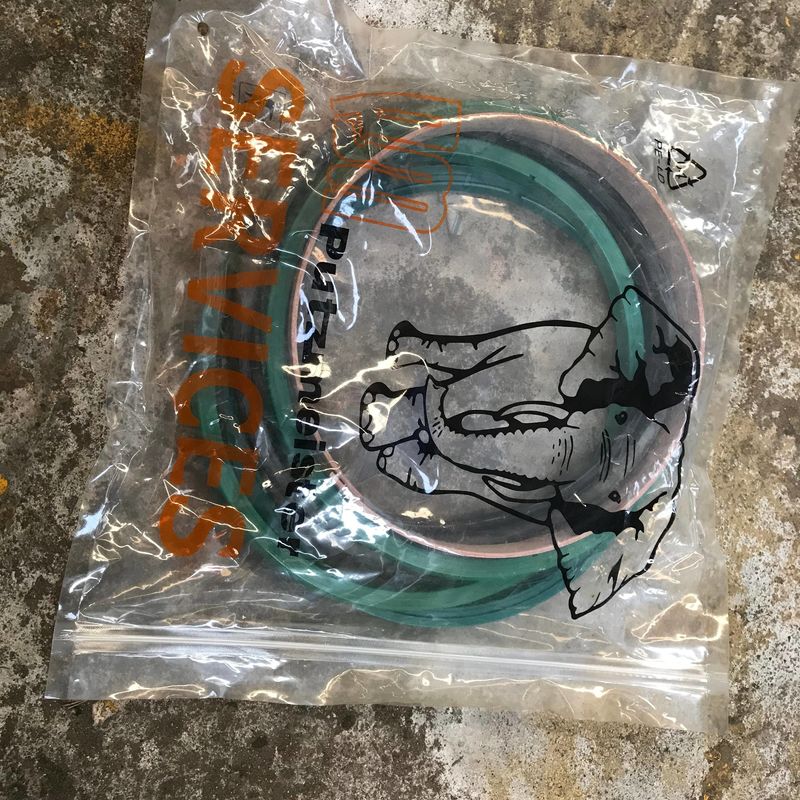 Putzmeister कंक्रीट बूम पंप बेटन ट्रक पार्ट्स के लिए 52 मीटर पिस्टन सील किट