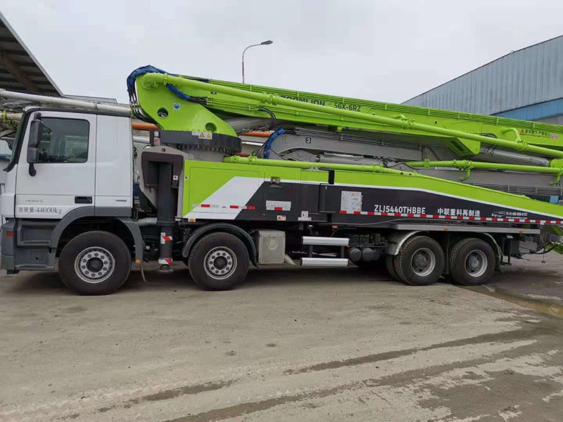 56M 6RZ सीमेंट पंप बेंज कंक्रीट पम्प ट्रक 180m3 / H . का इस्तेमाल किया