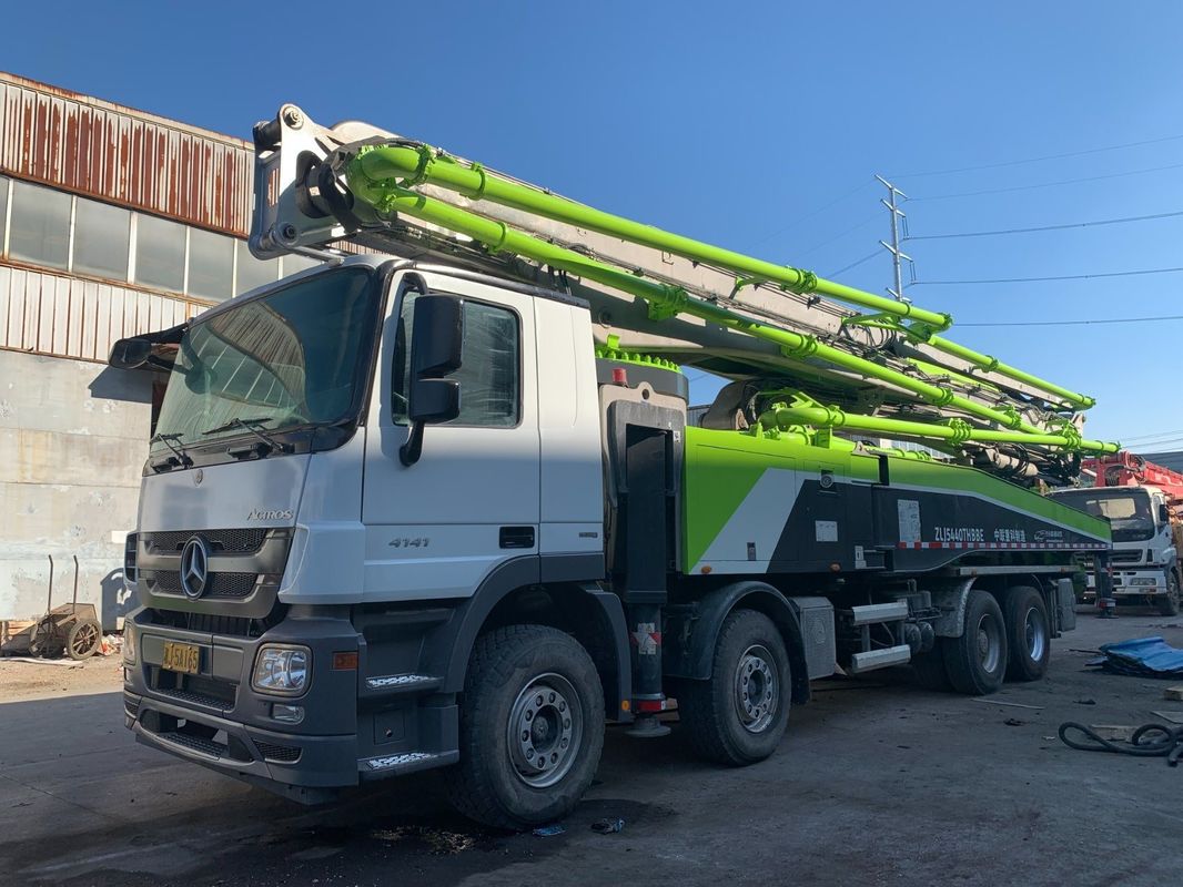180 M3/H Zoomlion कंक्रीट पम्प ट्रक का इस्तेमाल किया मर्सिडीज बेंज चेसिस 300KW पावर