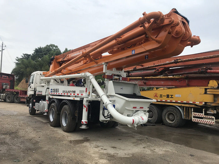 स्विंग लेग जूमलियन इसुजु ट्रक कंक्रीट पम्प ट्रक पर चढ़कर 265kw 120m3 / H 37m