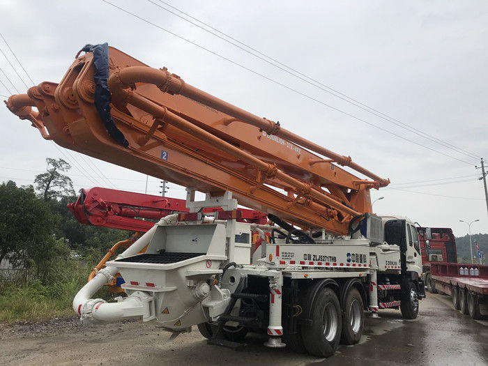 स्विंग लेग जूमलियन इसुजु ट्रक कंक्रीट पम्प ट्रक पर चढ़कर 265kw 120m3 / H 37m