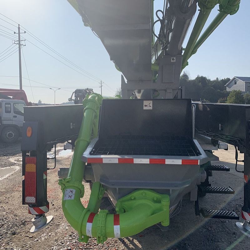 5RZ सीमेंट पंप बेंज कंक्रीट पम्प ट्रक 47M 110m3 / H . का इस्तेमाल किया