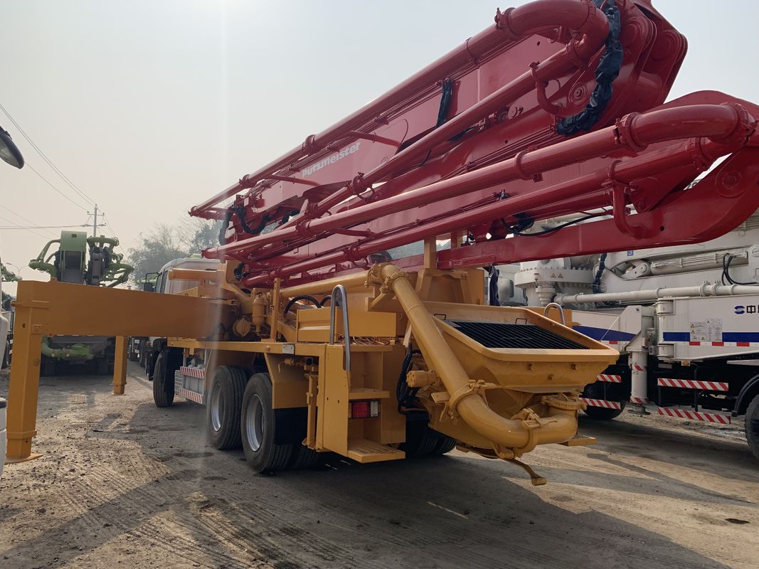 Putzmeister 140m3/H 50m बूम कंक्रीट ट्रक हैवी ड्यूटी 5 बूम सेक्शन के साथ