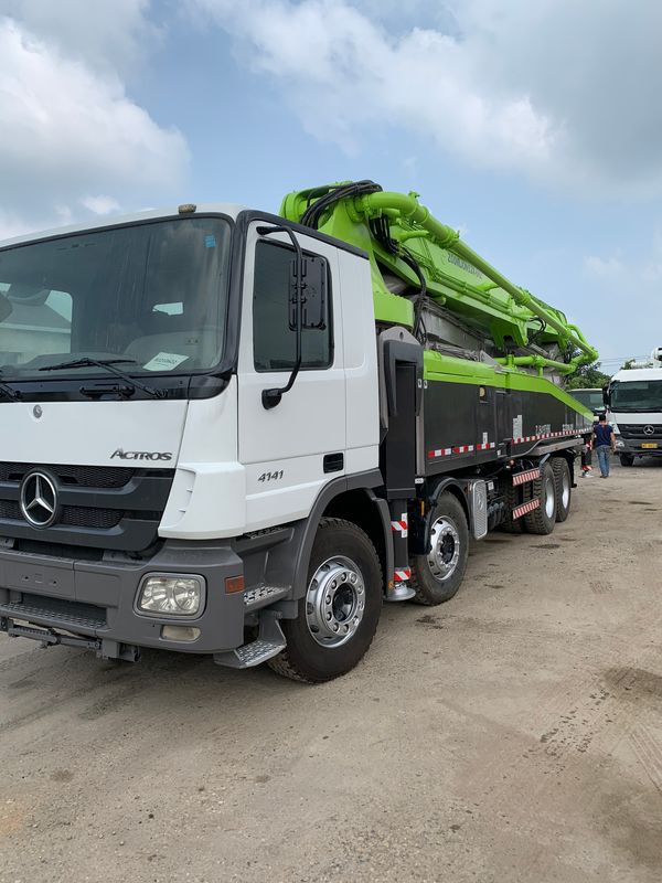 मर्सिडीज बेंज ट्रक ने जूमलियन 52 मीटर का इस्तेमाल किया बेटन पंप;