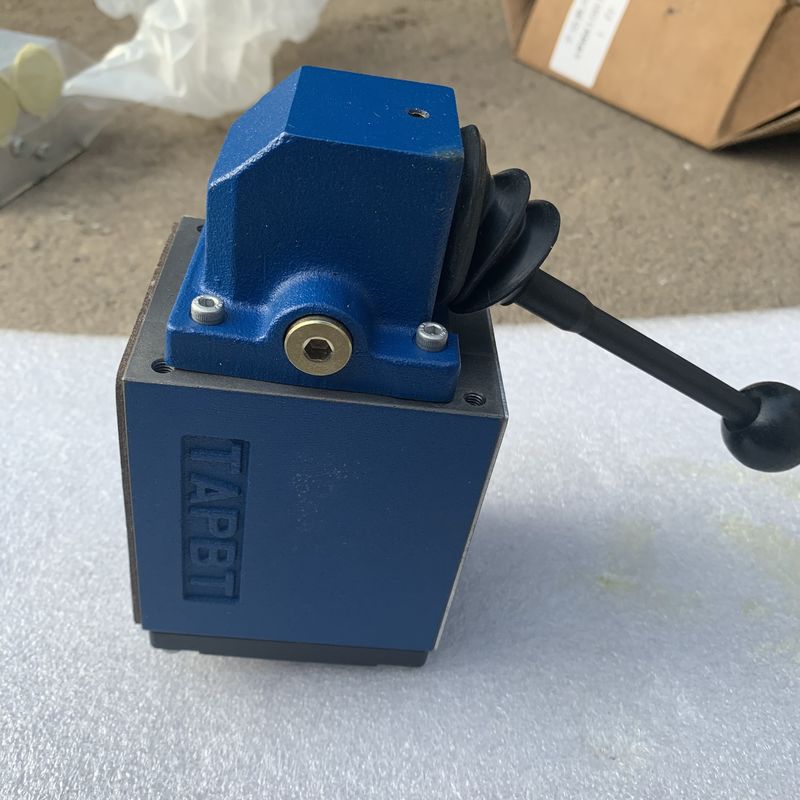 रेक्सरोथ कंक्रीट पंप मैनुअल रिवर्सिंग वाल्व 4WMM10H10 / F