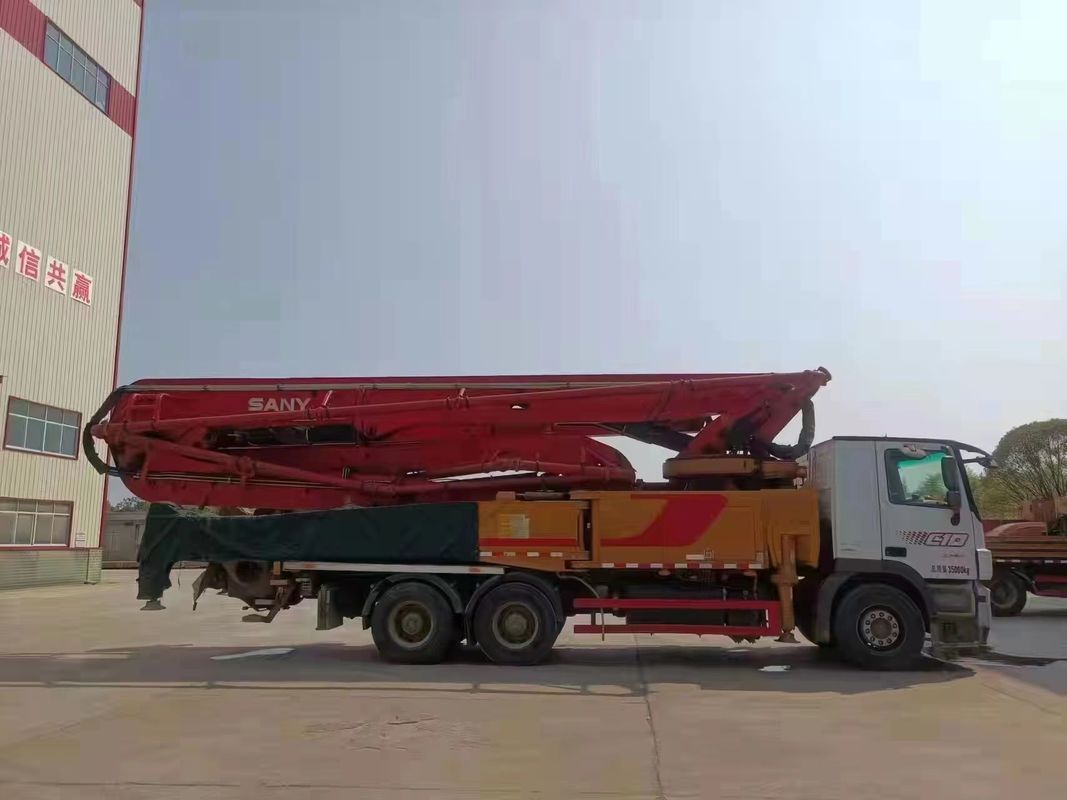 180m3/H 52m बूम दूसरा हाथ कंक्रीट पम्प ट्रक 6 बूम सेक्शन के साथ