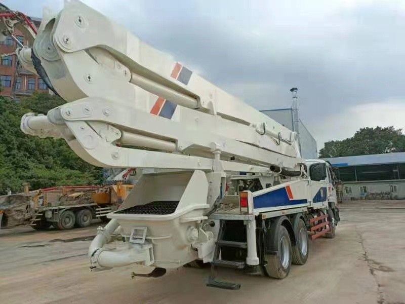 Zoomlion 37m X लेग 120m3/H प्रयुक्त कंक्रीट पम्प ट्रक
