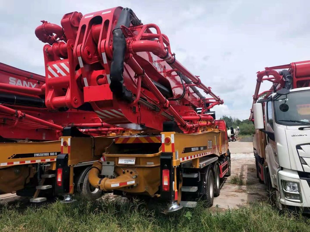 सान सेकेंड हैंड ट्रक 52 मीटर वोल्वो प्लेसिंग बूम के साथ कंक्रीट पम्प घुड़सवार