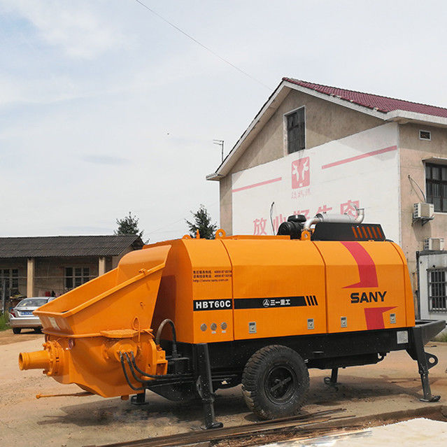 115KW प्रयुक्त स्थिर कावासाकी हाइड्रोलिक कंक्रीट ट्रेलर पंप