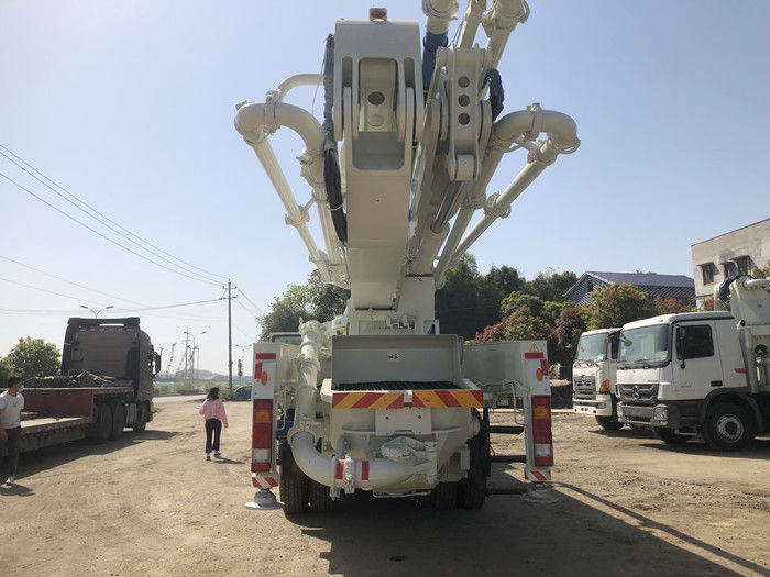 ज़ूमलियन 47 एम 5 बूम भूमिगत निर्माण के लिए कंक्रीट पम्प ट्रक का इस्तेमाल करता है