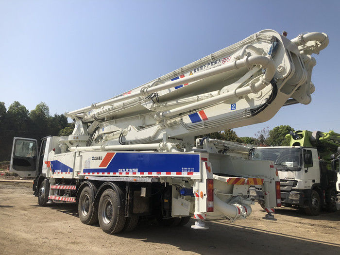 ज़ूमलियन 47 एम 5 बूम भूमिगत निर्माण के लिए कंक्रीट पम्प ट्रक का इस्तेमाल करता है