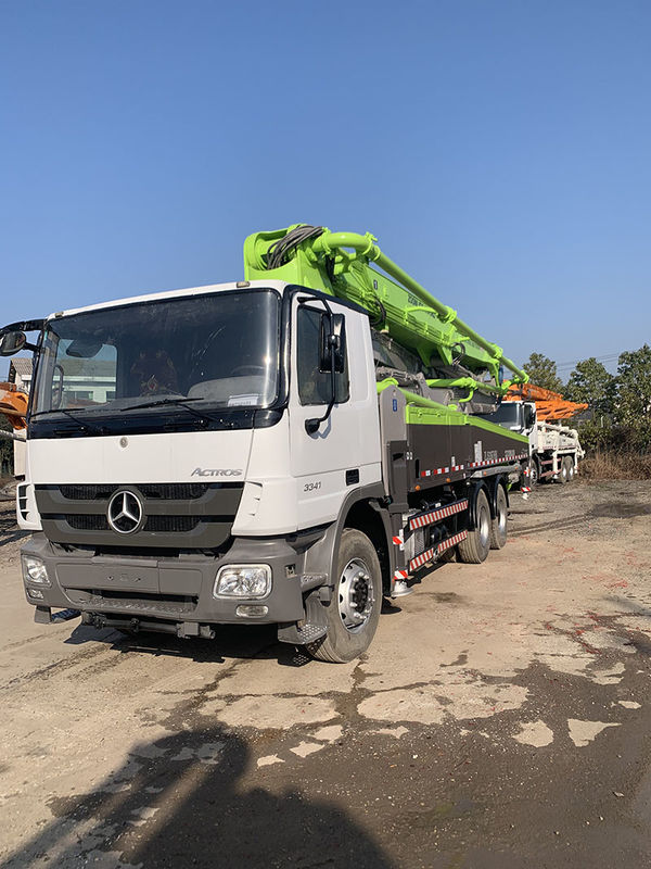 होशियार विद्युत नियंत्रण प्रणाली के साथ पूरी तरह से हाइड्रोलिक रिवर्सिंग 300kw कंक्रीट पंप ट्रक