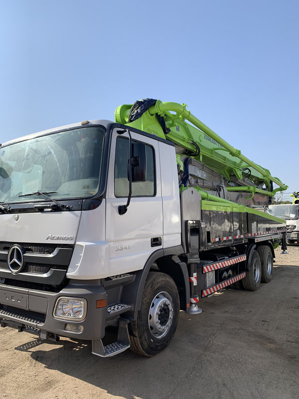 होशियार विद्युत नियंत्रण प्रणाली के साथ पूरी तरह से हाइड्रोलिक रिवर्सिंग 300kw कंक्रीट पंप ट्रक