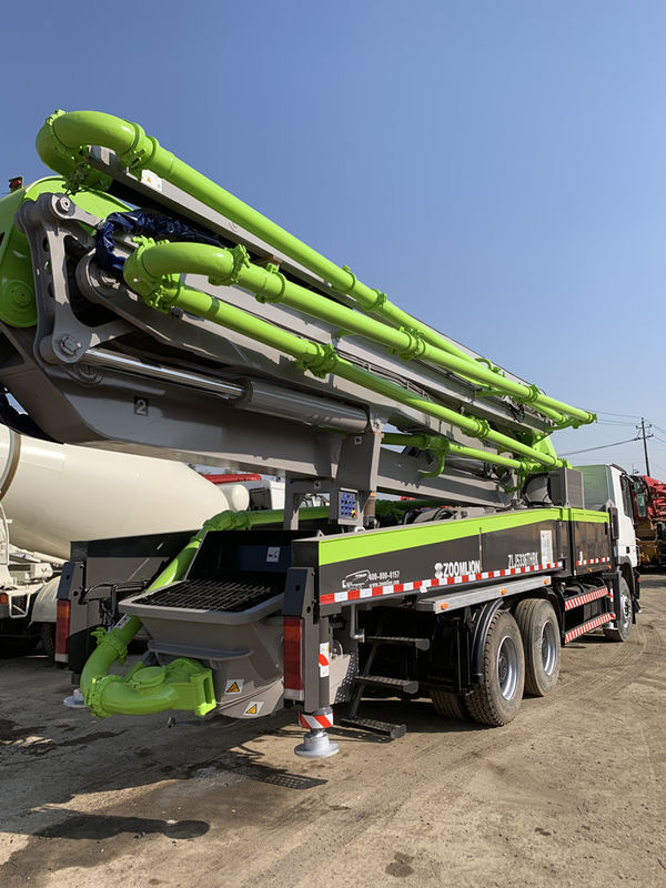 निर्माण इंजीनियरिंग कंक्रीट पम्पिंग ट्रक 120m3/H Actros 3341 Zoomlion 47M