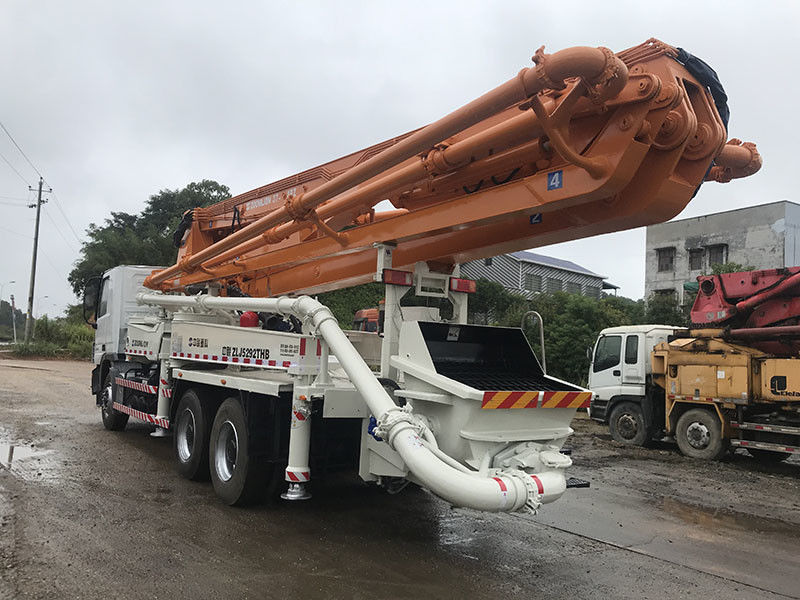 CE 33m प्रयुक्त कंक्रीट पम्प ट्रक सुरक्षा और विश्वसनीयता बूम सिस्टम सुनिश्चित करता है