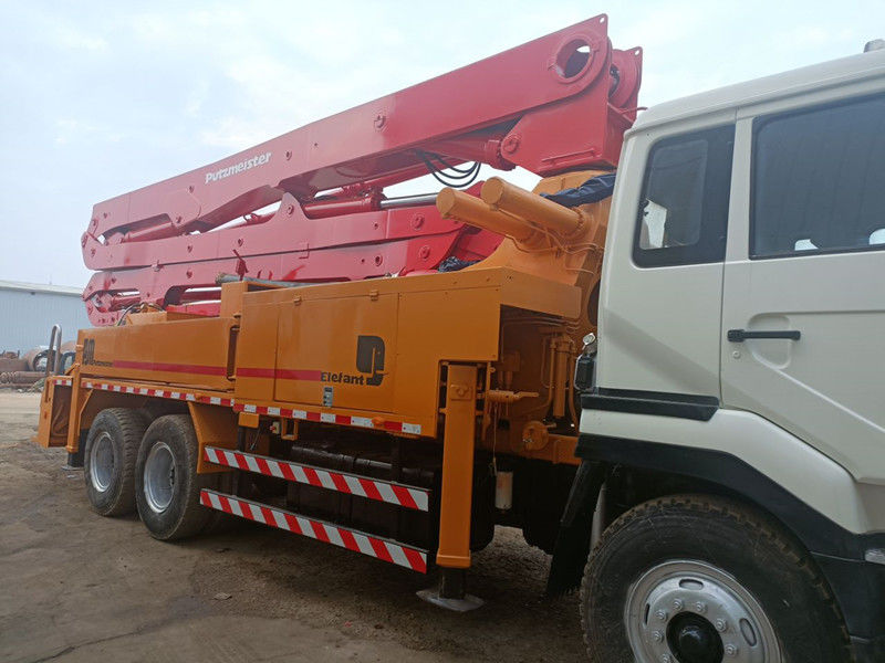 4 बूम 140m3 / H प्रयुक्त कंक्रीट पम्प ट्रक बेटन रखने के लिए Putzmeister