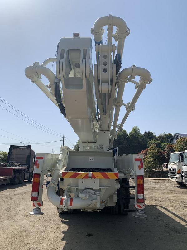 ट्रक पर चढ़कर कंक्रीट बेटन पंप 120/70m3/H Actros 3341 चेसिस मॉडल: