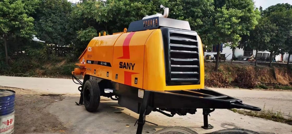 SAE प्रमाणित प्रयुक्त कंक्रीट ट्रेलर पंप 60m3 / H 115KW Sany 200Meter लंबवत